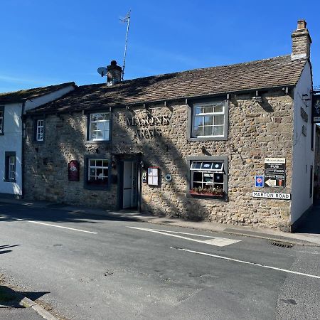 Masons Arms Hotel Gargrave Eksteriør billede