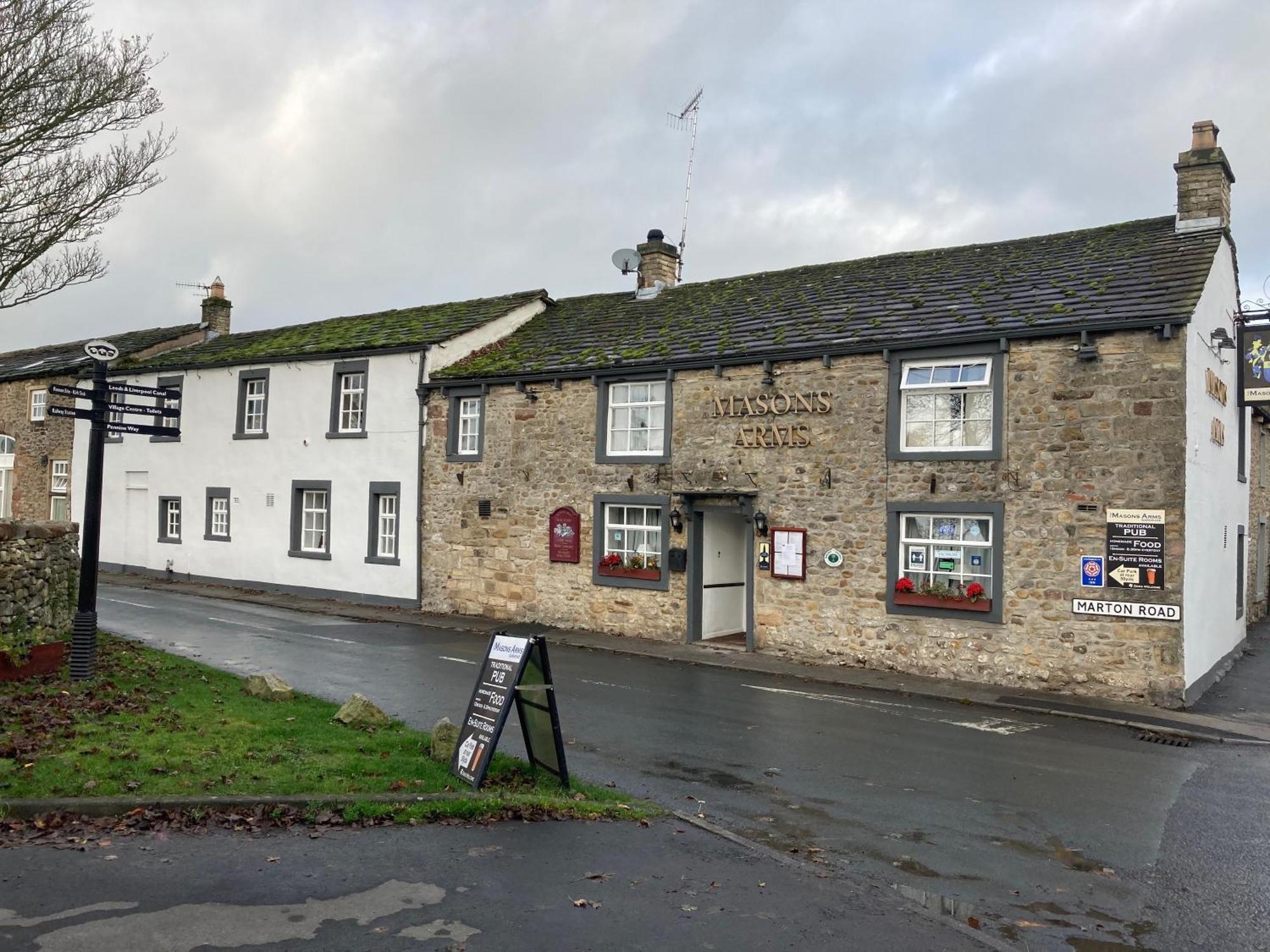 Masons Arms Hotel Gargrave Eksteriør billede