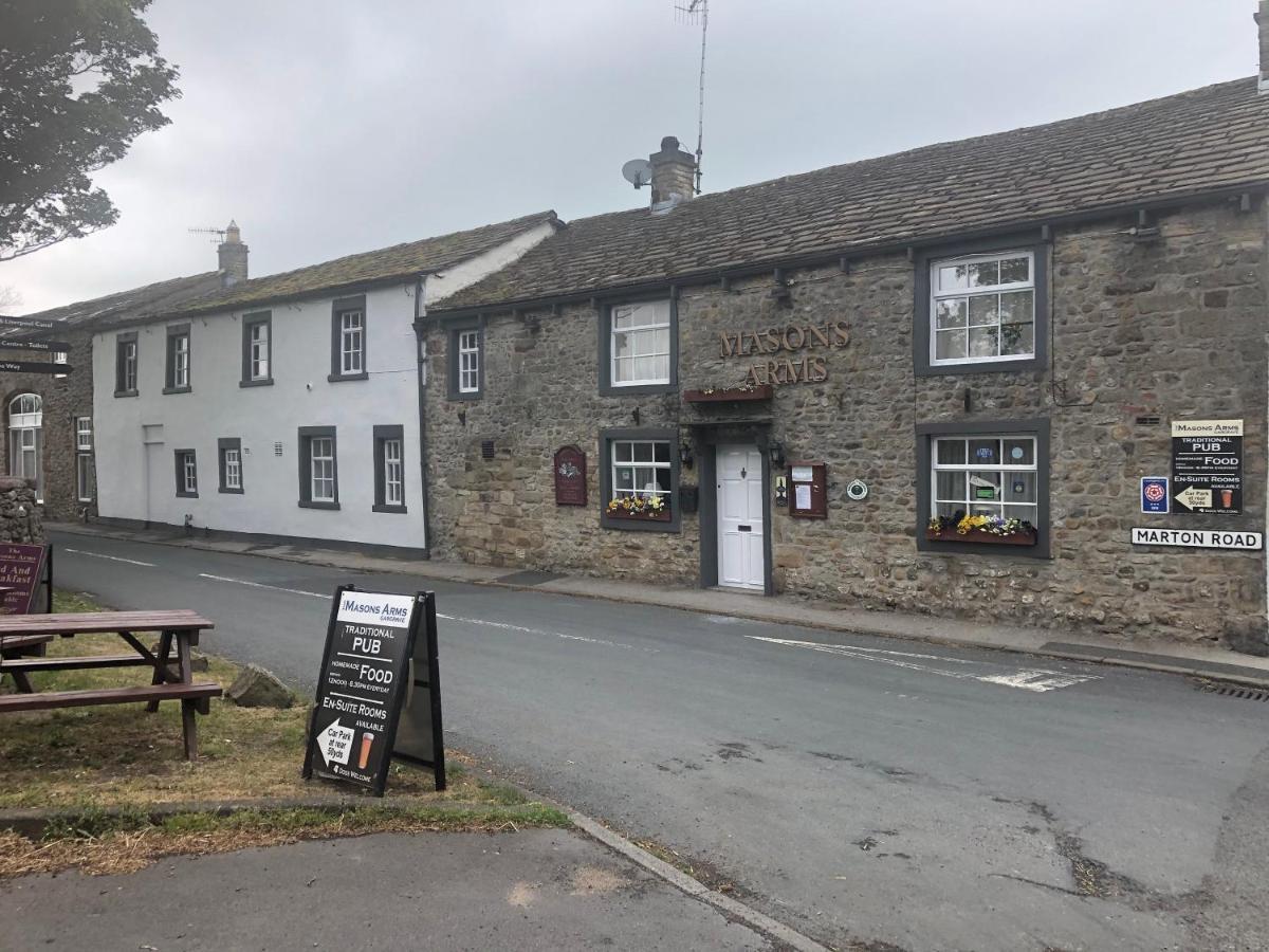 Masons Arms Hotel Gargrave Eksteriør billede
